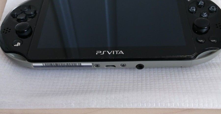 PlayStation Vita （PCH-2000シリーズ） Wi-Fiモデル カーキ ブラック