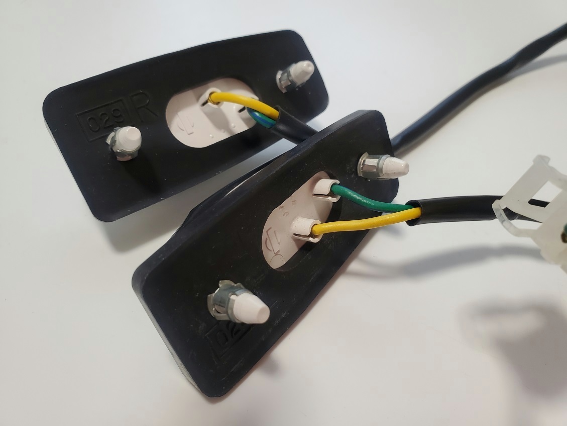 Y30/WY30 セドリック・グロリア 日産純正 フェンダーマーカー 左右