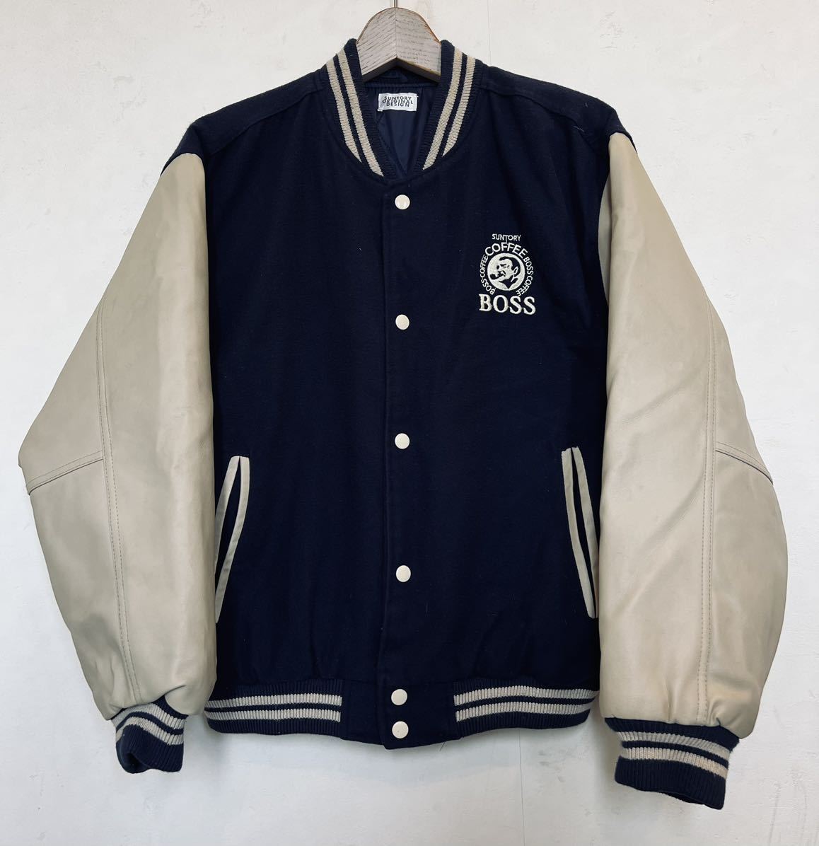 Yahoo!オークション - SUNTORY BOSS サントリーボス バックロゴ刺繍 袖