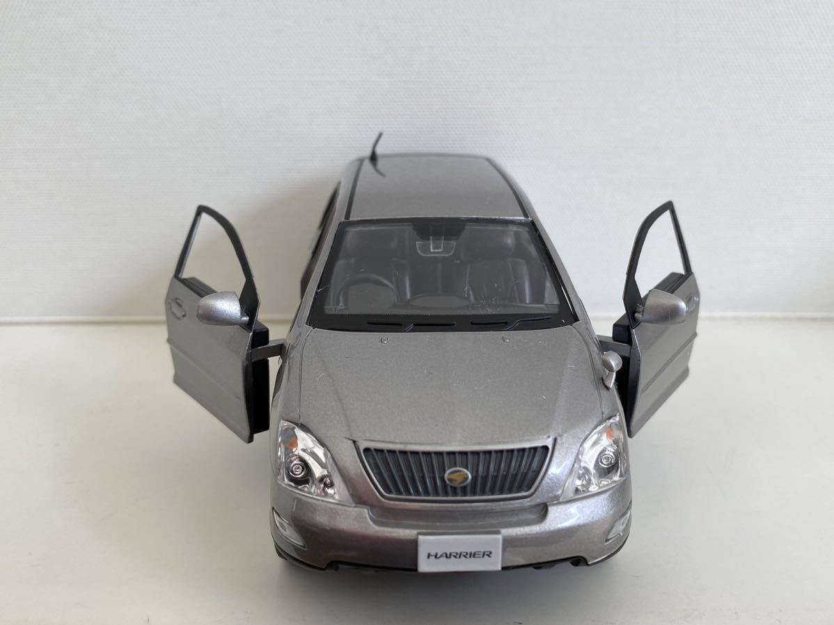 送料込み トヨタ ハリアーミニカー 1/30 グレーメタリック 1D2 カラー