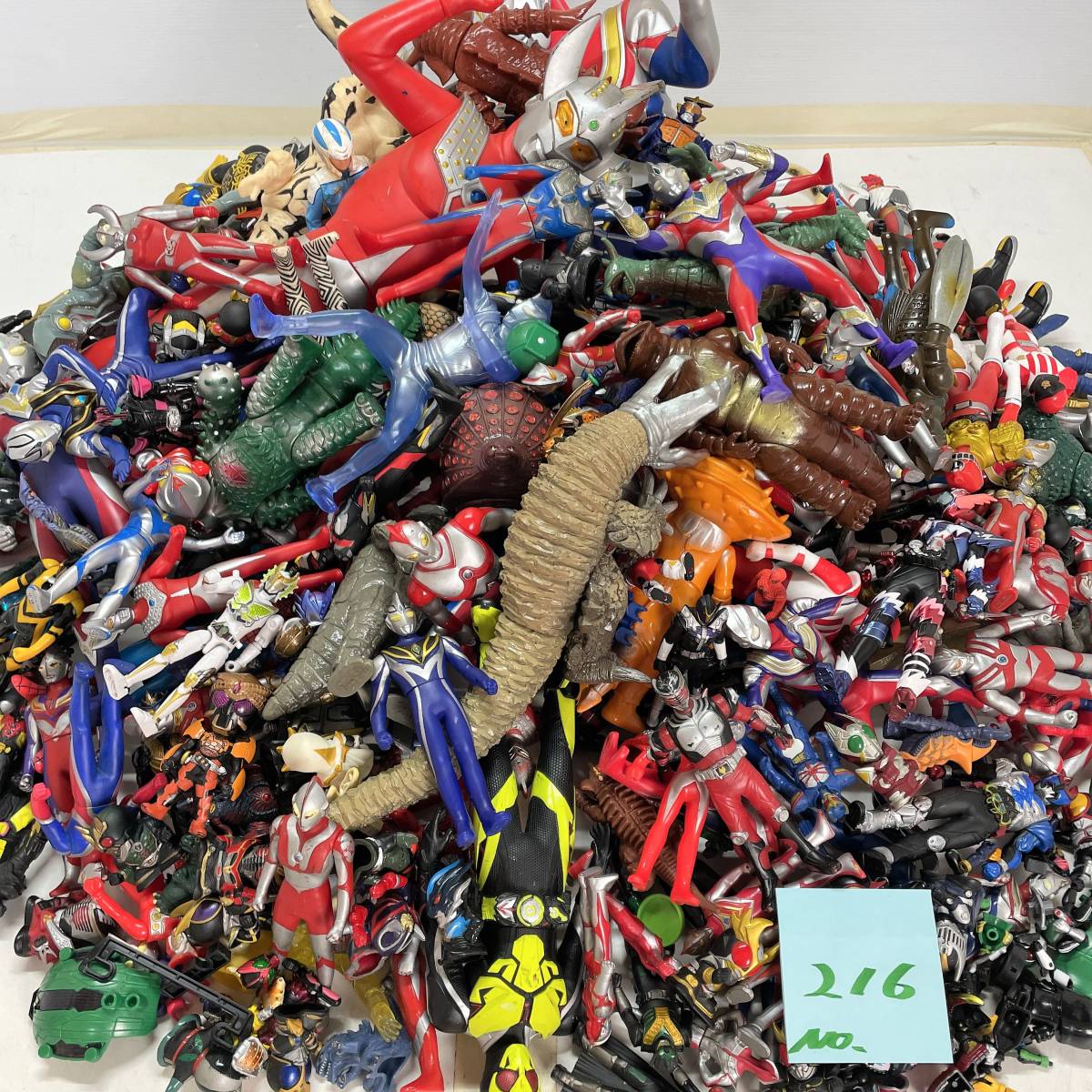 Yahoo!オークション - ウルトラマン 怪獣 仮面ライダー ソフビ 人形 フ