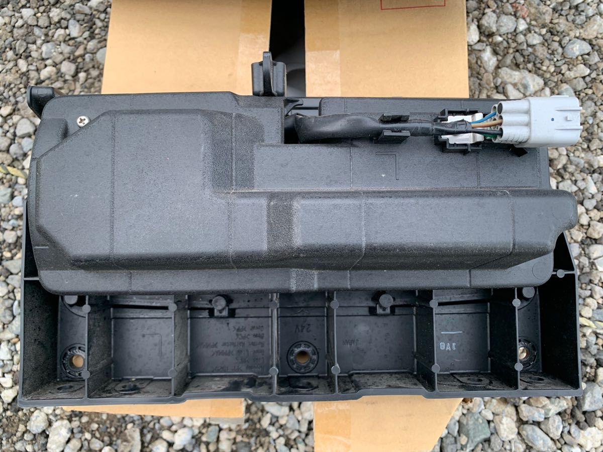 17プロフィア 週末限定価格 純正テールランプ 新車外し レンジャー