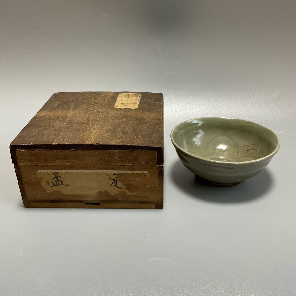 明時代 龍泉窯青磁大皿 箱付き 明代龍泉窯 青磁 大皿 径33.5㎝