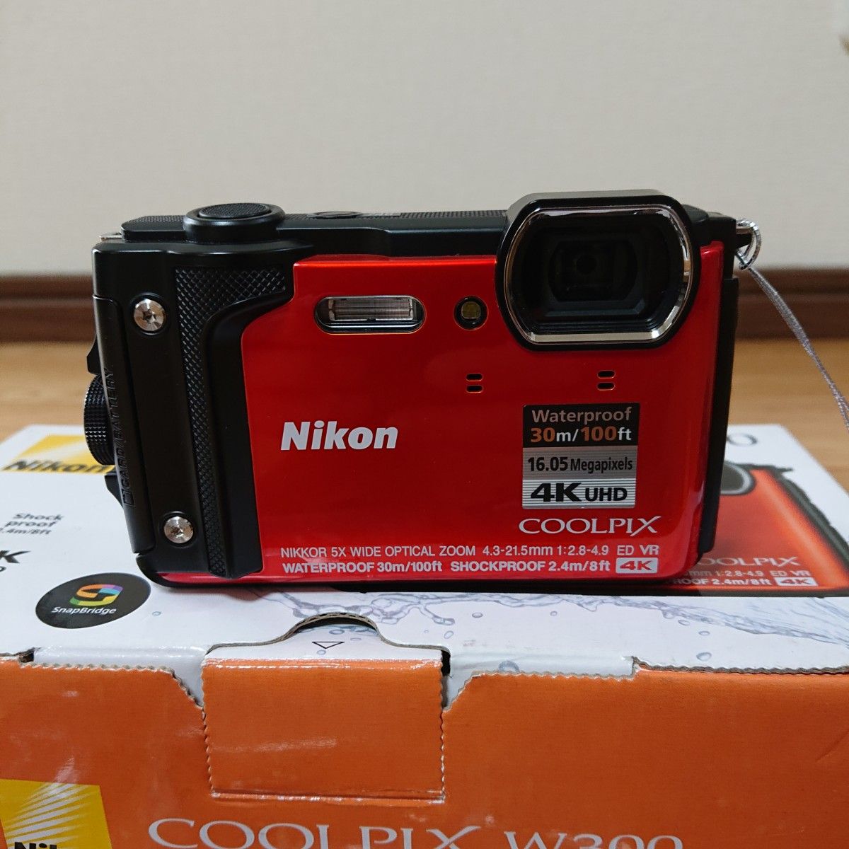 Nikon COOLPIX W300 防水カメラ + フロートストラップ&カメラケース