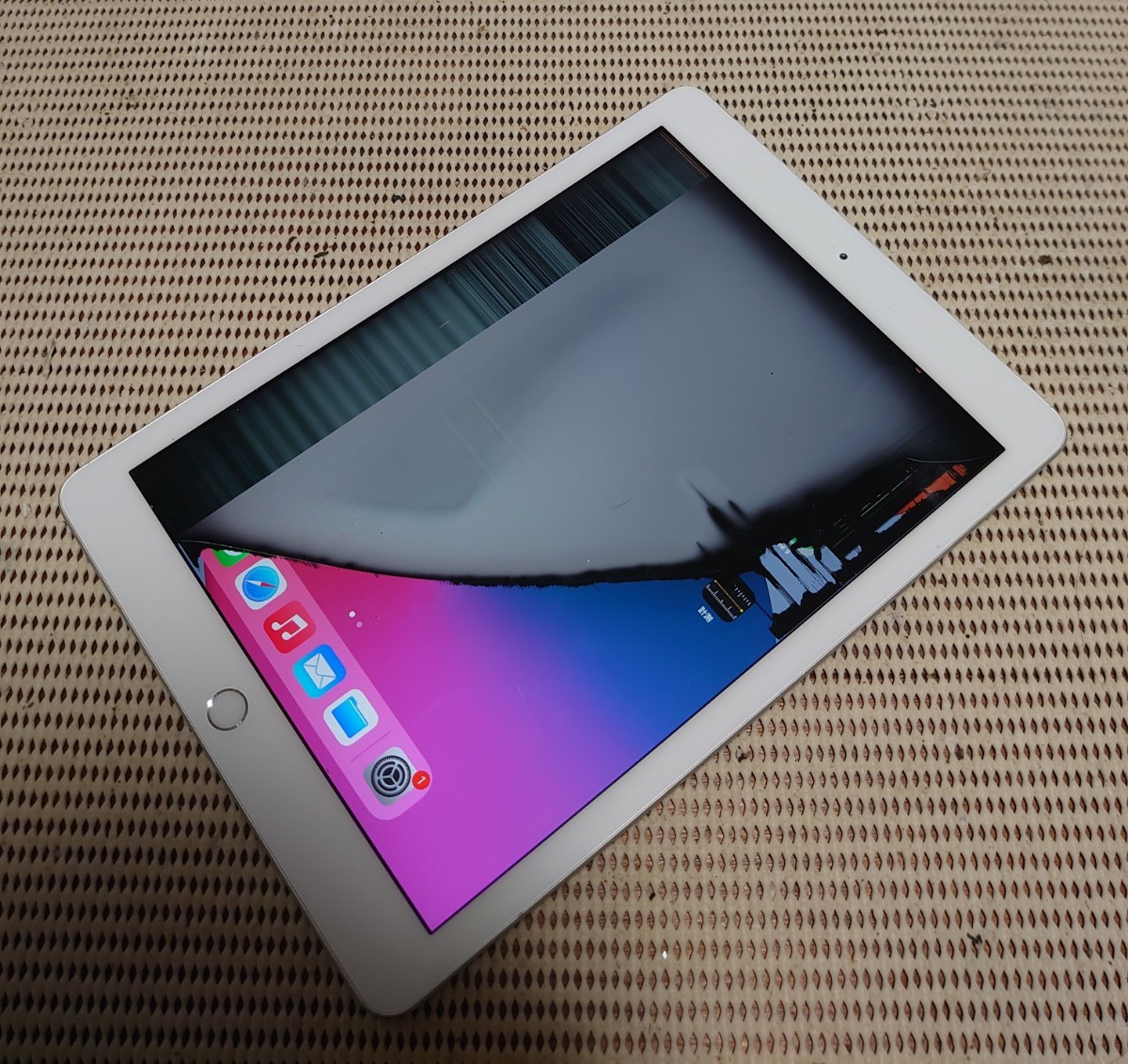 Yahoo!オークション - iPad第6世代(A1954)本体32GBシルバー ジャンク品