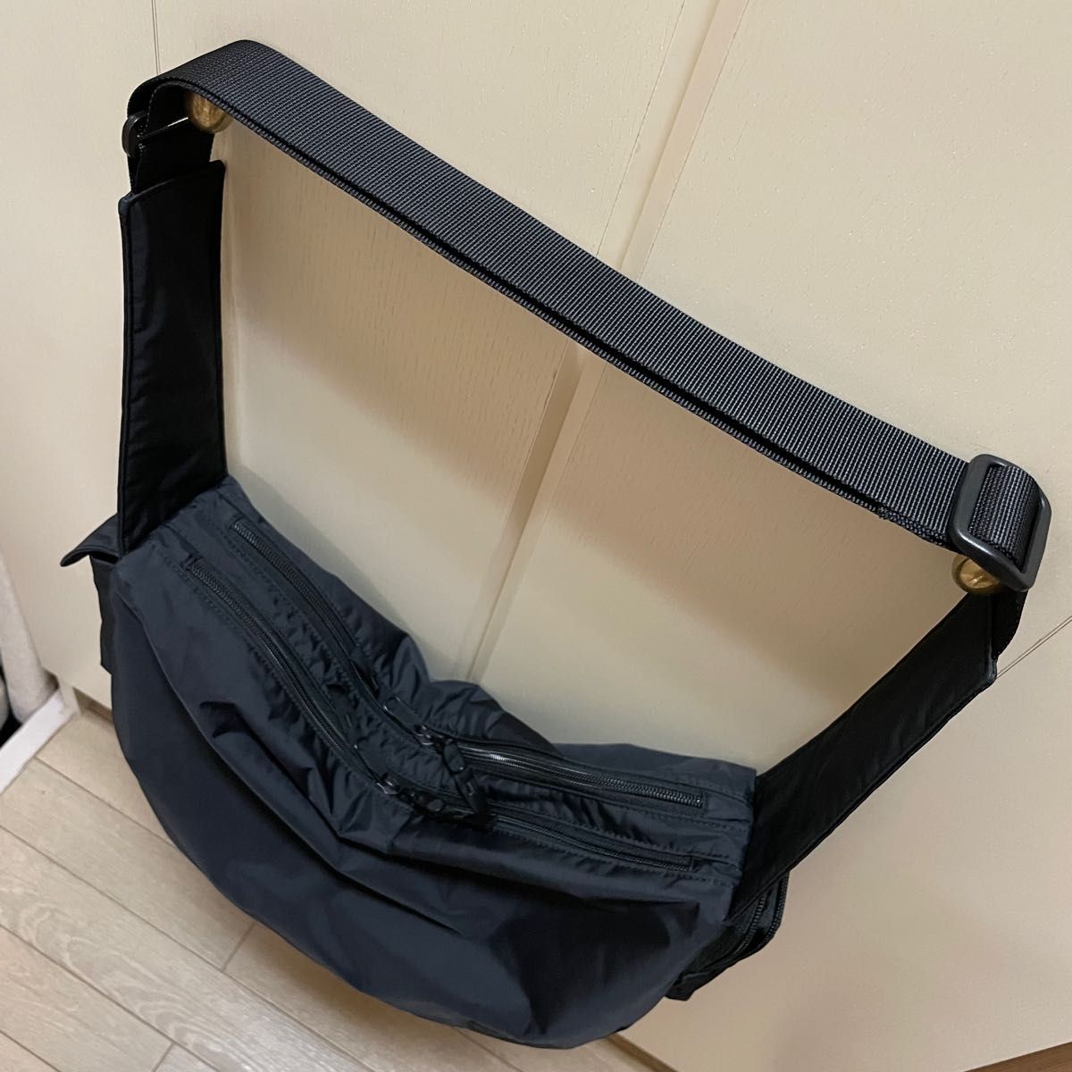 ヘッドポーター ブラックビューティー ショルダーバッグ 半円型｜Yahoo