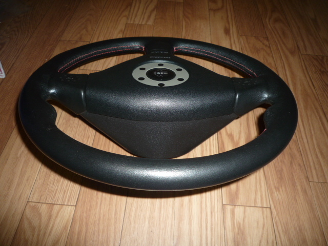 三菱自動車 ランサーエボリューション5純正ステアリング momo モモ 赤