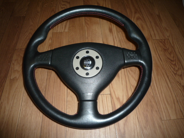 三菱自動車 ランサーエボリューション5純正ステアリング momo モモ 赤