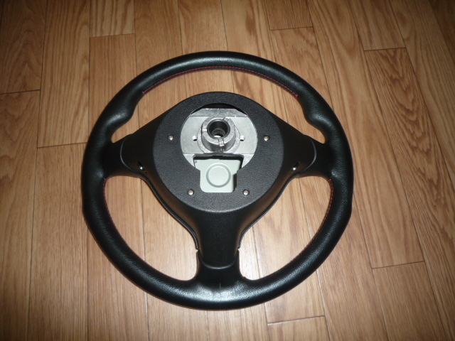 三菱自動車 ランサーエボリューション5純正ステアリング momo モモ 赤