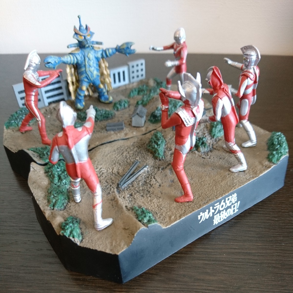 Yahoo!オークション - ウルトラ怪獣戯画 「ウルトラ6兄弟 最後の日 」