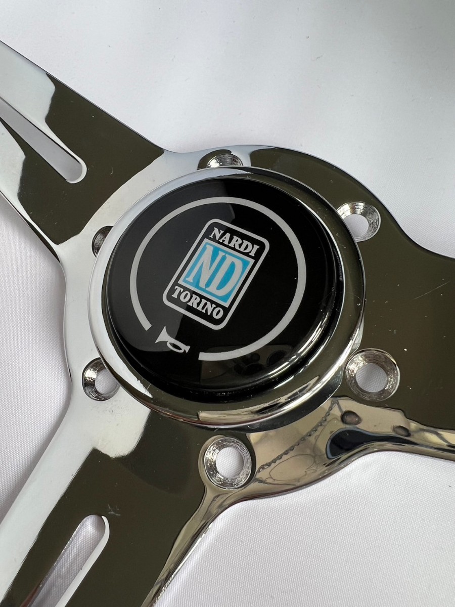 新品 即発送 社外品 ステアリング ナルディ NARDI 白い ステアリング