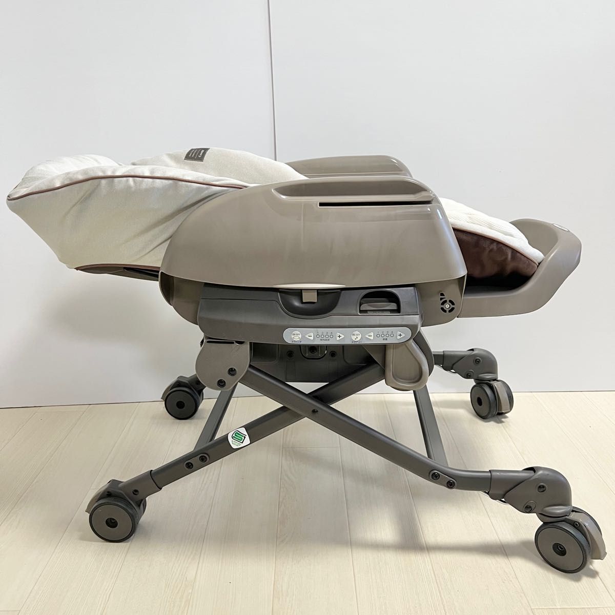 美品 コンビ ネムリラ AUTO SWING BD バースデイ限定モデル Combi 電動