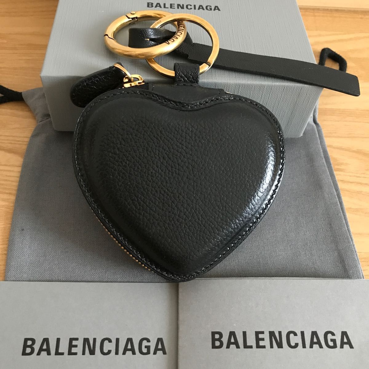 新品同様 極美品 バレンシアガ ミラー付き小物入れ ハート型｜Yahoo