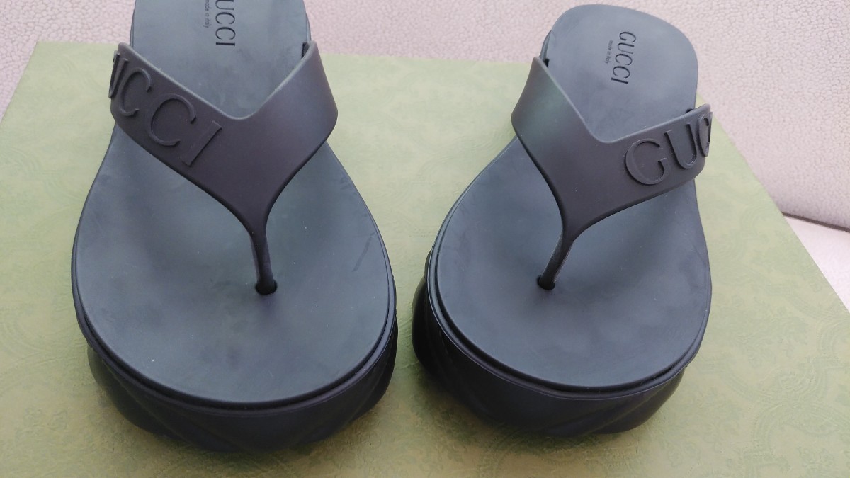 送料無料 新品 23SS GUCCI グッチ ラバートングサンダル 黒 36（実寸37