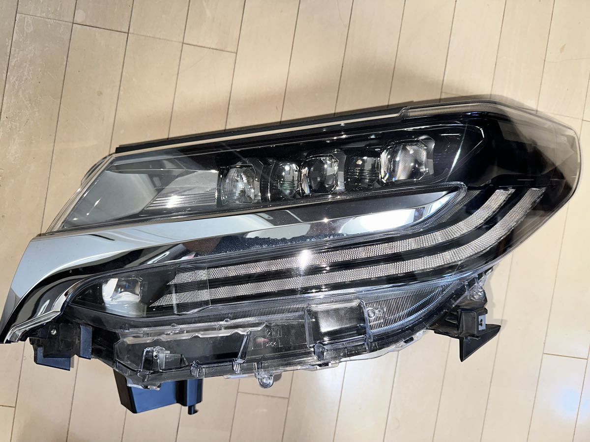 美品 アルファード 30系 後期 左ヘッドライト 3眼｜Yahoo!フリマ（旧