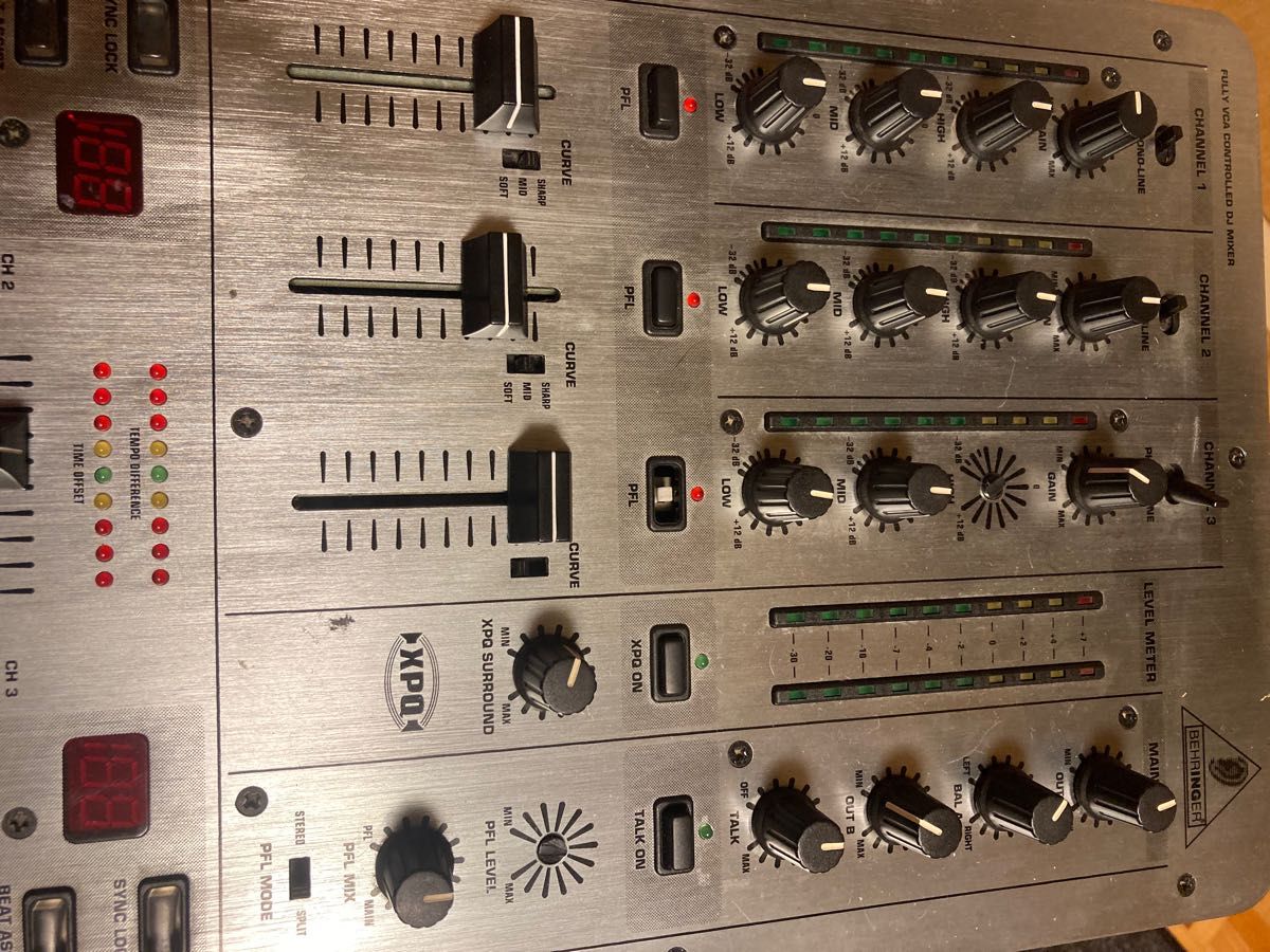 BEHRINGER VMX300 BPMカウンター付き 3ch多機能DJミキサー 動作確認済