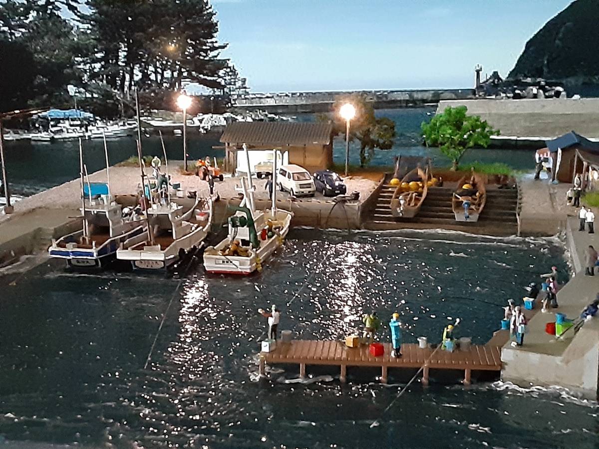 Yahoo!オークション - 1/150 田舎の小さな漁港（瀬渡し船や釣り客）の