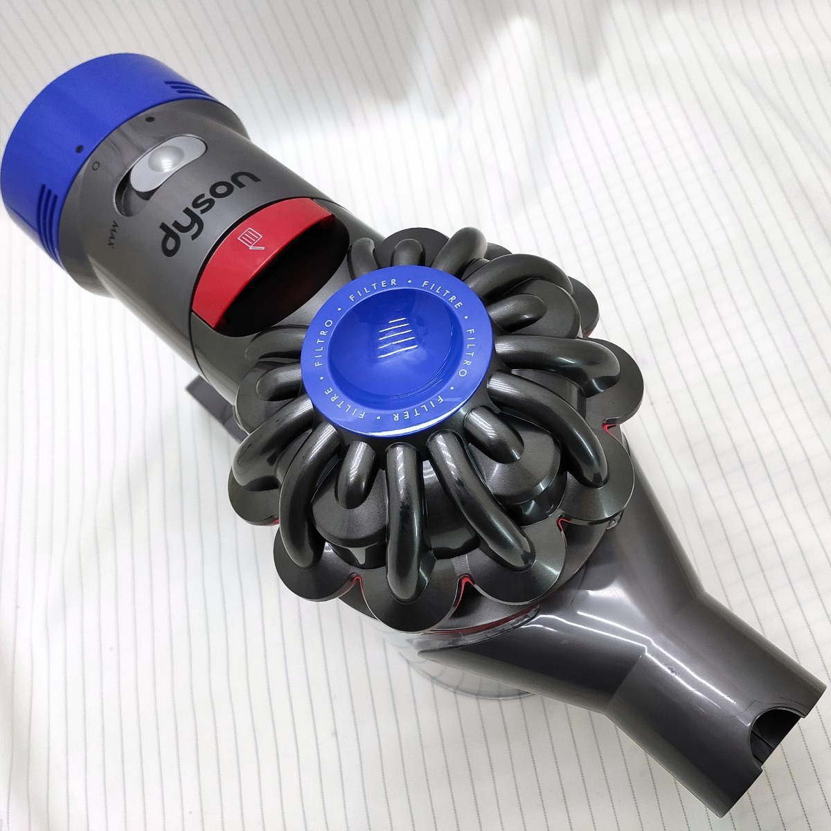 ダイソン コードレスクリーナー V7 Slim 本体+充電器/バッテリー良好