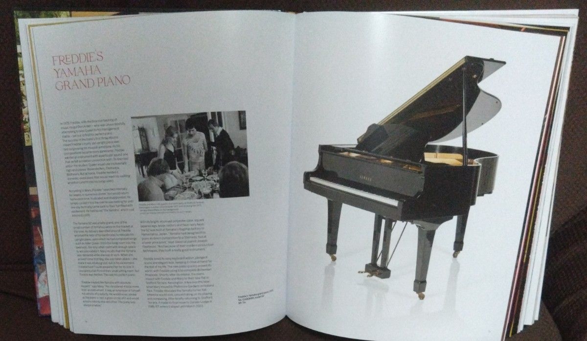 フレディマーキュリー サザビーズオークション 公式カタログ A WORLD