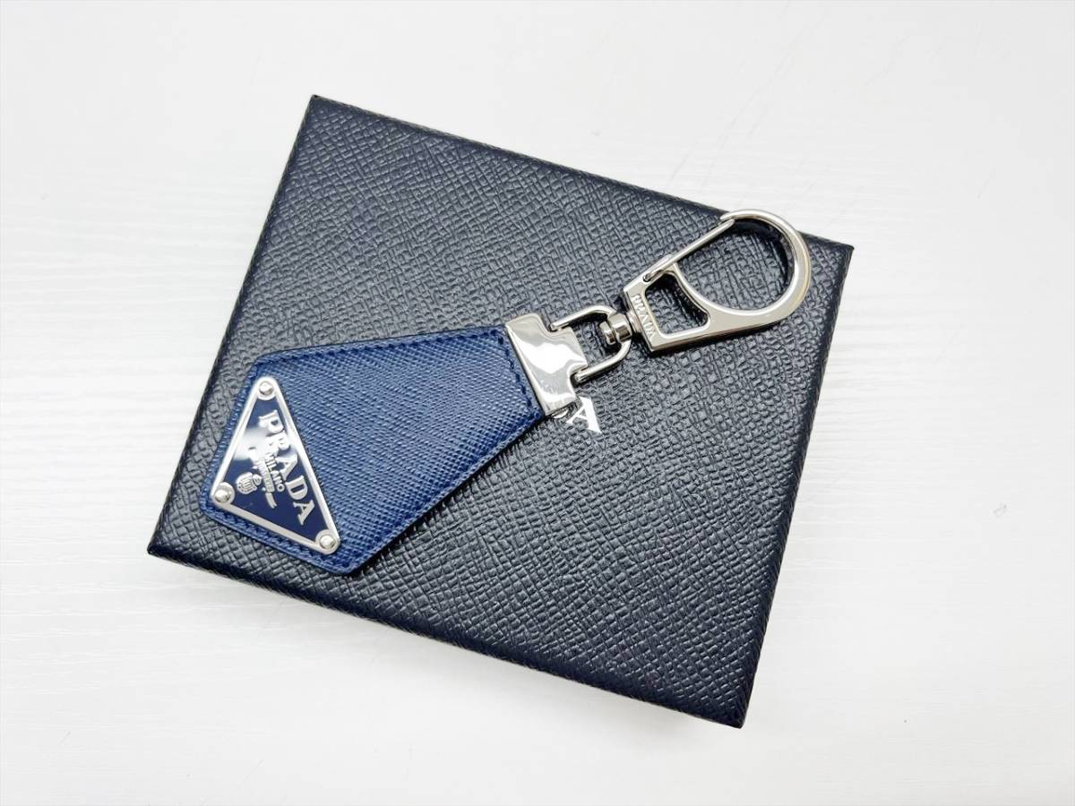 ほぼ未使用 キーリング欠品 美品 PRADA プラダ トライアングルロゴ