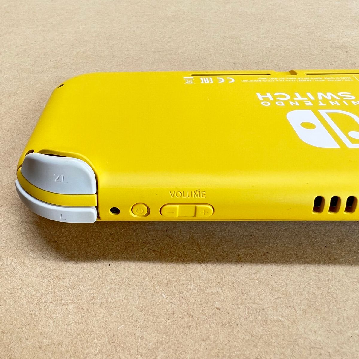 Switch》スイッチライト イエロー 2019年製造《スティック新品