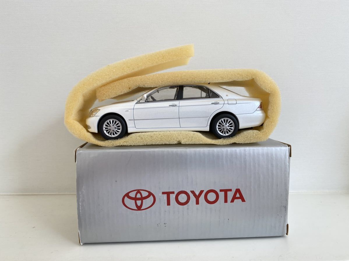 送料込み トヨタ クラウン ロイヤルサルーン 1/30 ゼロクラウン 前期