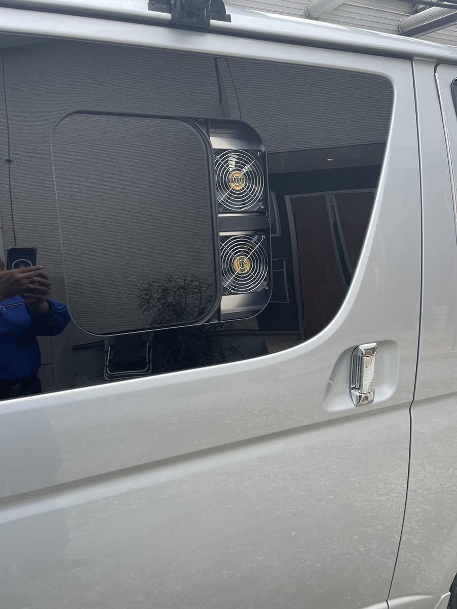 ハイエース WAVE2.3 運転席側小窓 黒塗装 アタッチメント付き