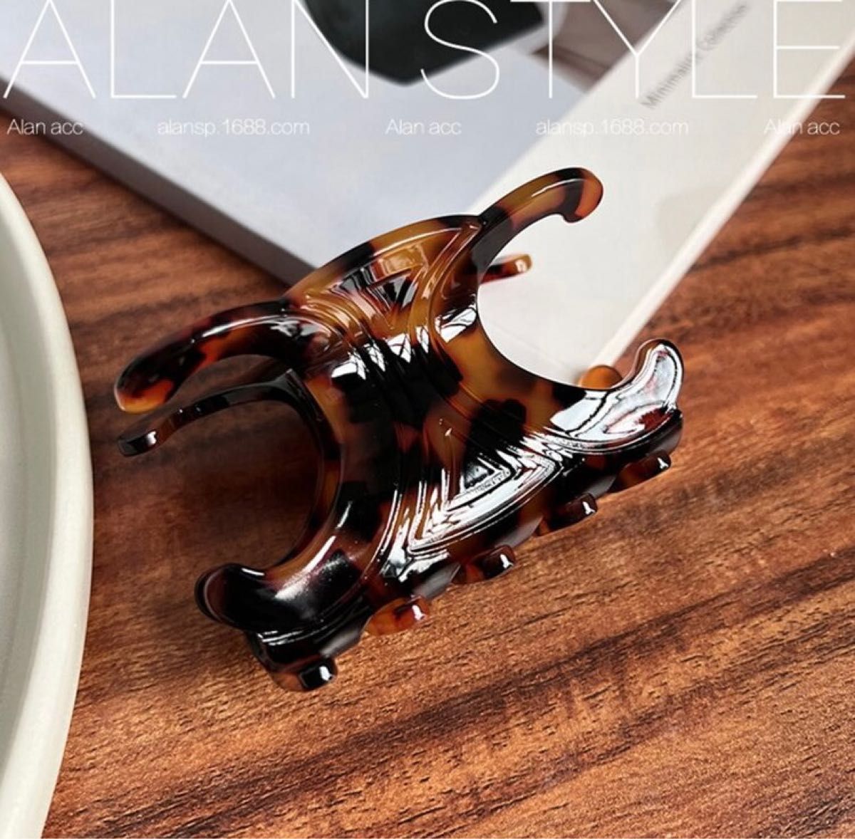 セリーヌ トリオンフ ヘアクリップ べっ甲 ピンク 2つセット