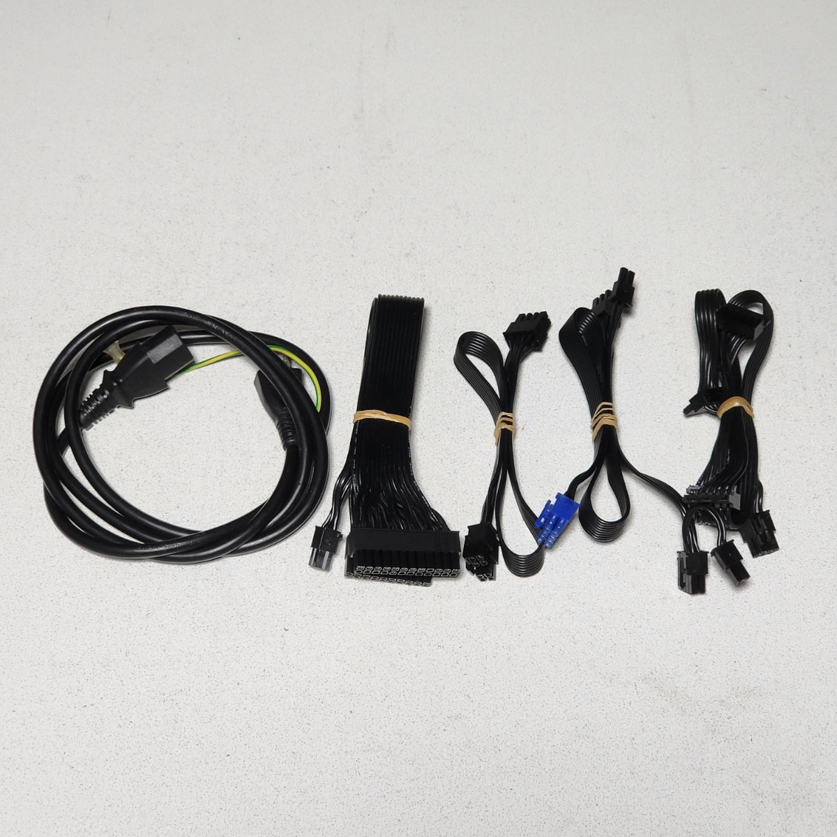 玄人志向 KRPW-SXP600W/90+ 600W 80PLUS GOLD認証 SFX電源ユニット