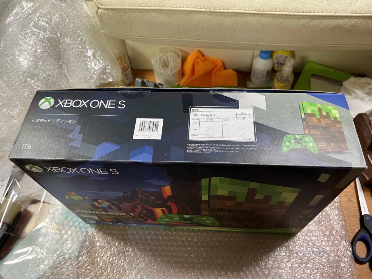 XBOX ONE S 本体 マインクラフト限定版 / Minecraft 新品同様 完品