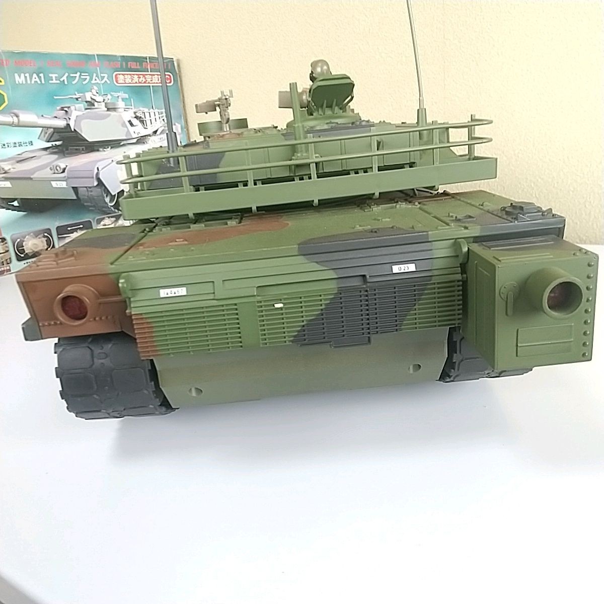 Yahoo!オークション - 童友社 M1A1 エイブラムス 1/16 戦車 RC NATO軍
