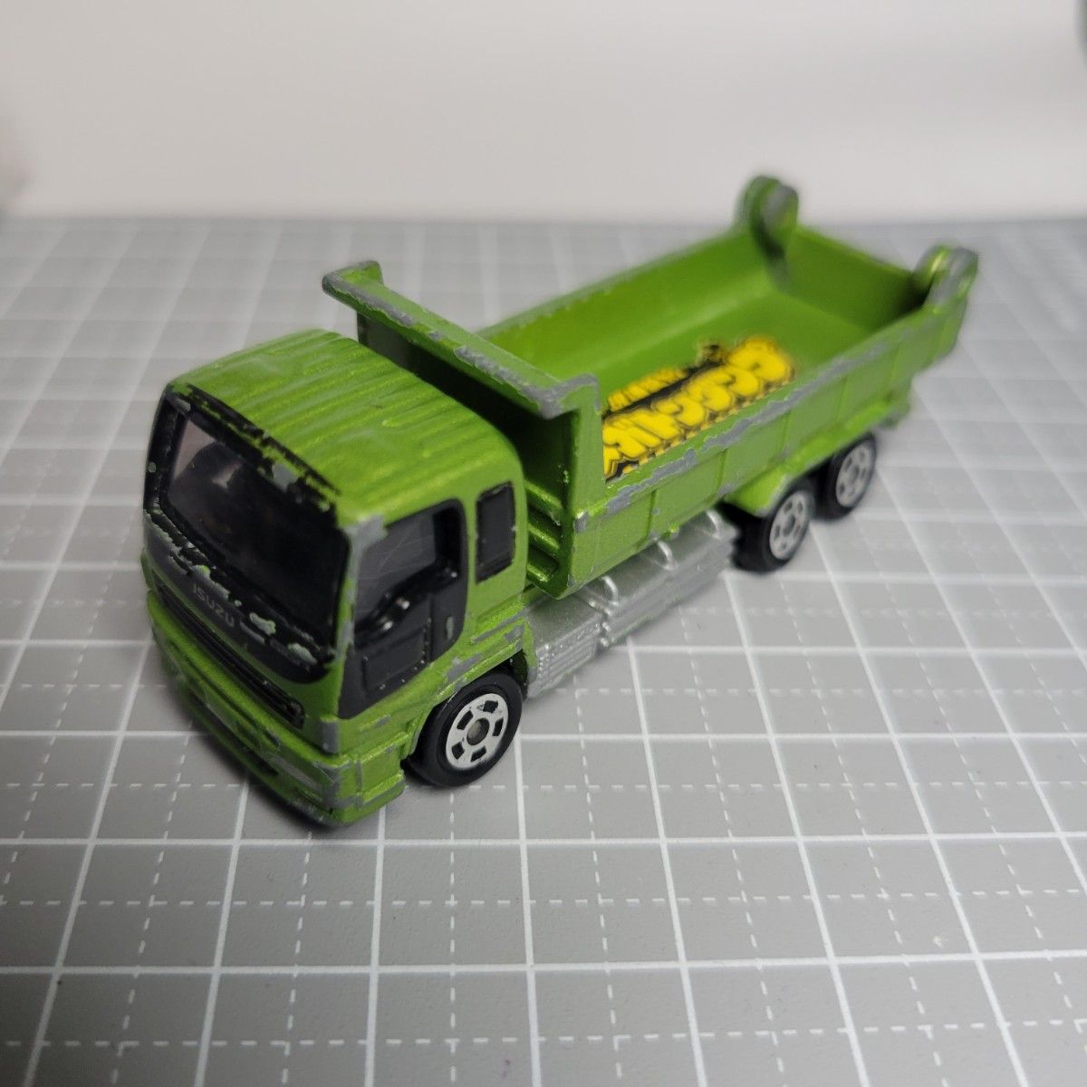 1226 トミカいすゞ ギガ ダンプカー(初代) 黄緑メタ メガトンダンプ