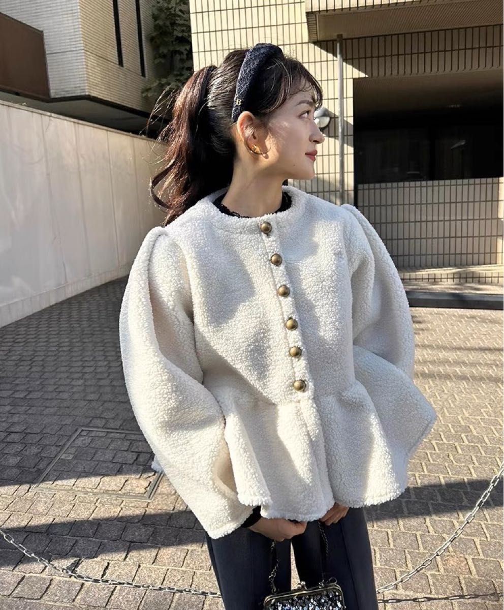 新品Bibiy モコモコボアペプラムカーディガンPEPURAMUCARDIGAN｜Yahoo