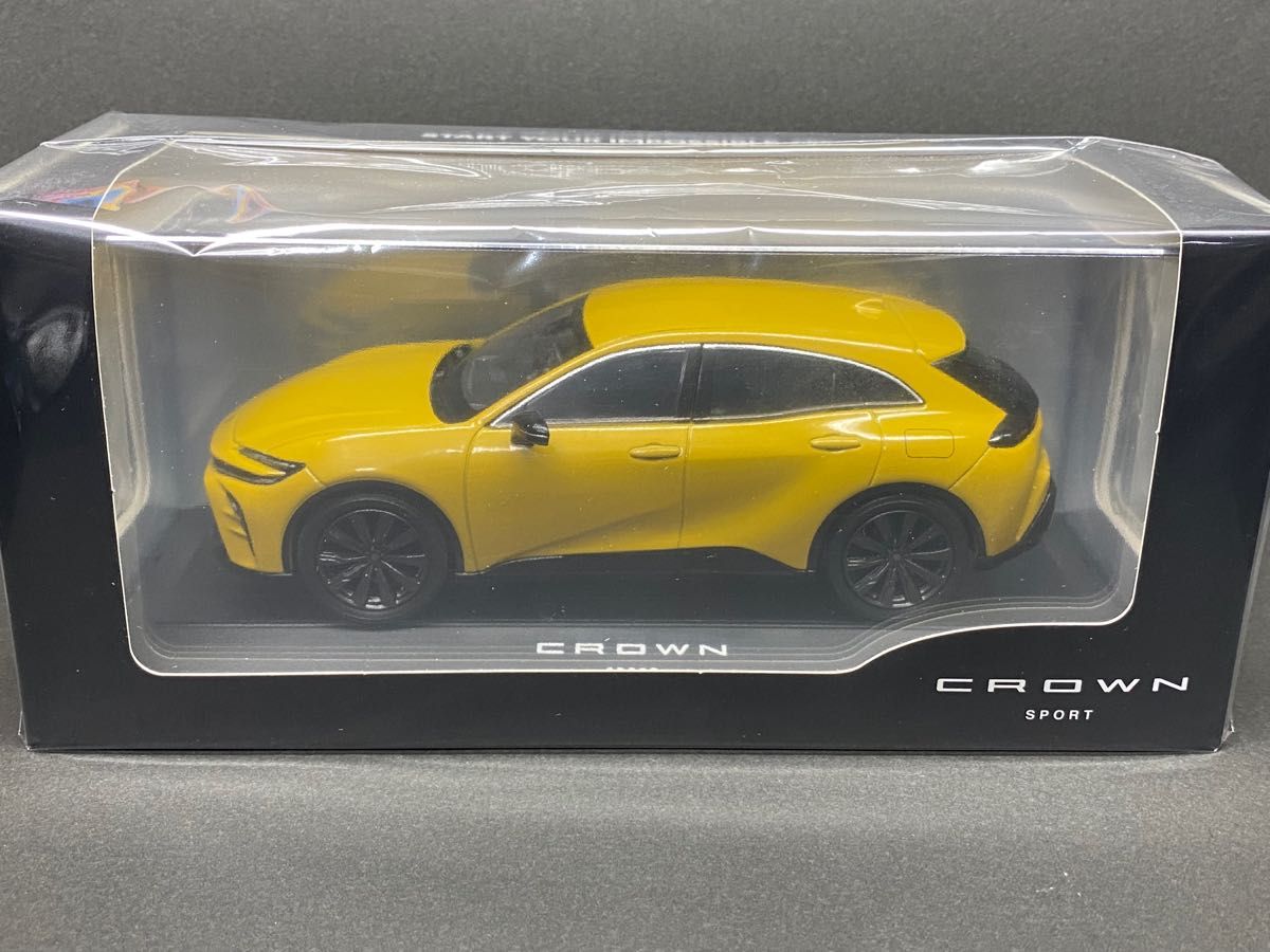 1/30 トヨタ クラウン スポーツ カラーサンプル マスタード 新品 未