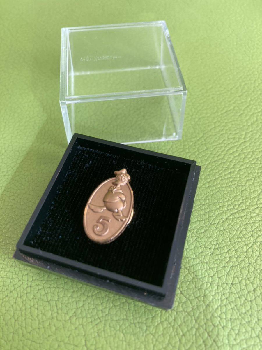 即決 レア【非売品】ディズニー キャスト 勤続記念 1年 ミッキー 5年