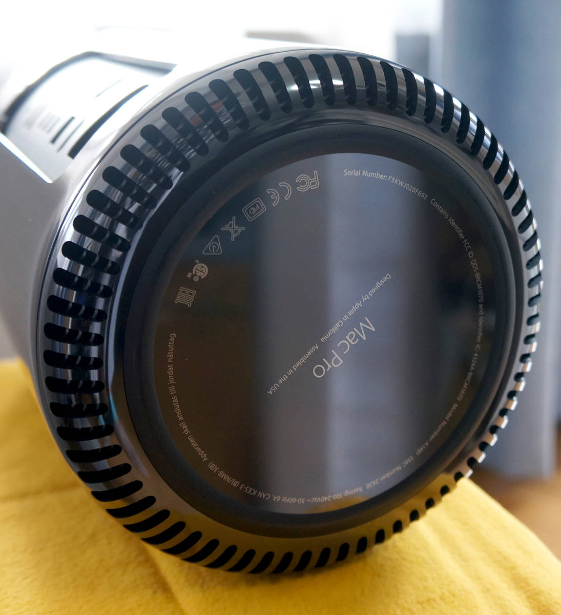 Mac Pro Late2013（製造は2018年4月） 3 5Ghz 6コア メモリ32GB