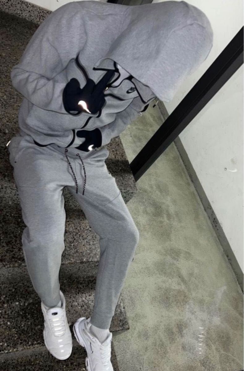 希少なグレーNIKEセットアップ テックフリースタグ付き｜Yahoo!フリマ