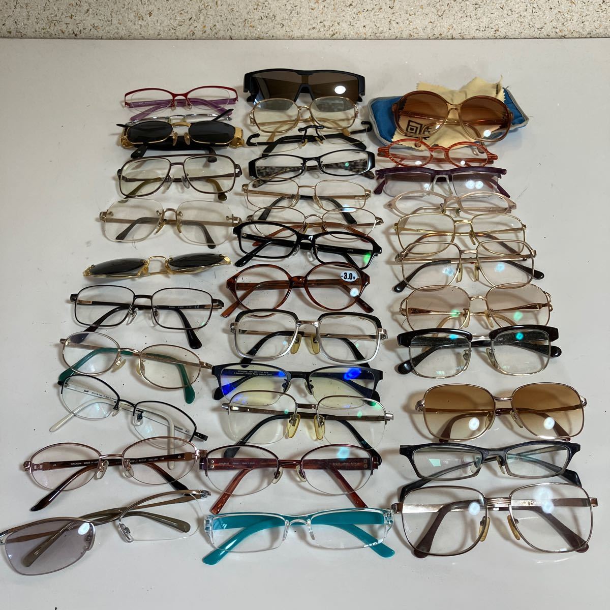 Yahoo!オークション - ジャンク品 まとめて30個以上 サングラス・メガ