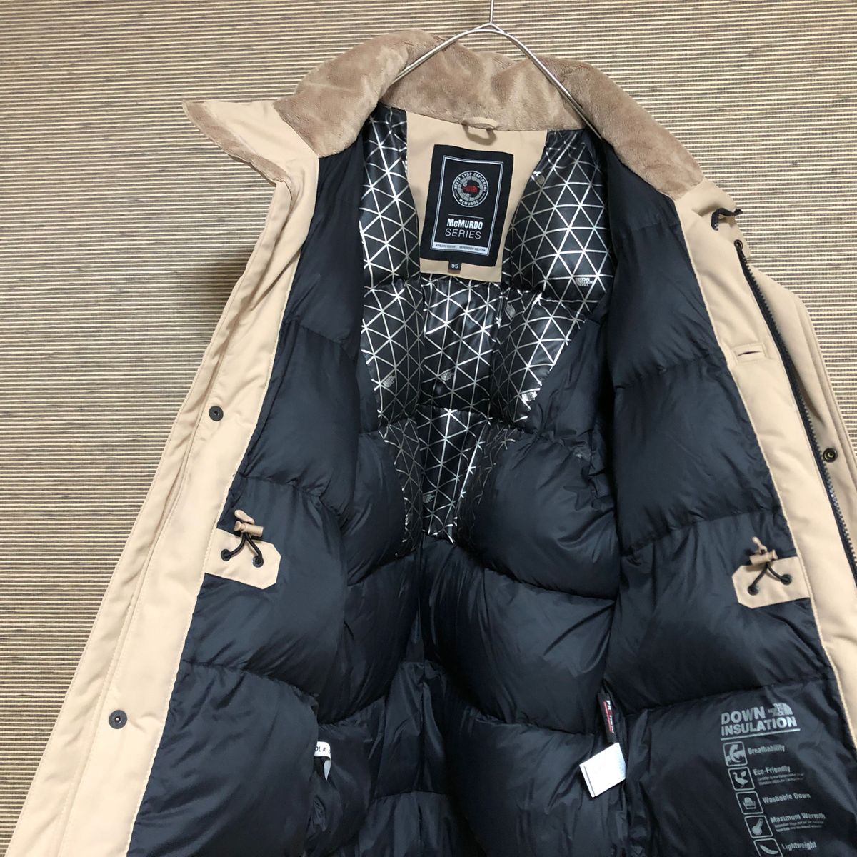 ノースフェイス マクマード ダウンジャケット ベージュ 肩ロゴ 刺繍