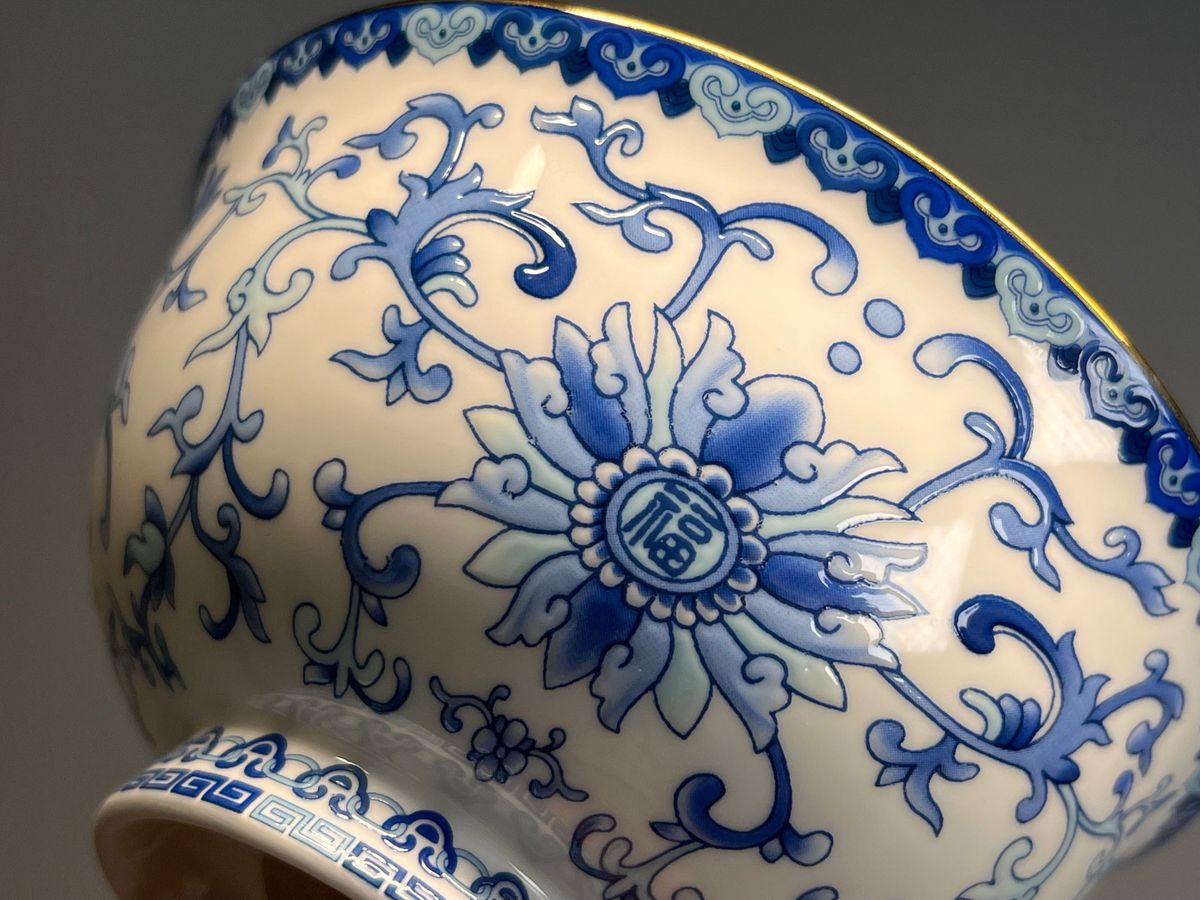 中国古美術・旧蔵の磁器・御用款青花磁器海怪紋天球瓶・置物・書道