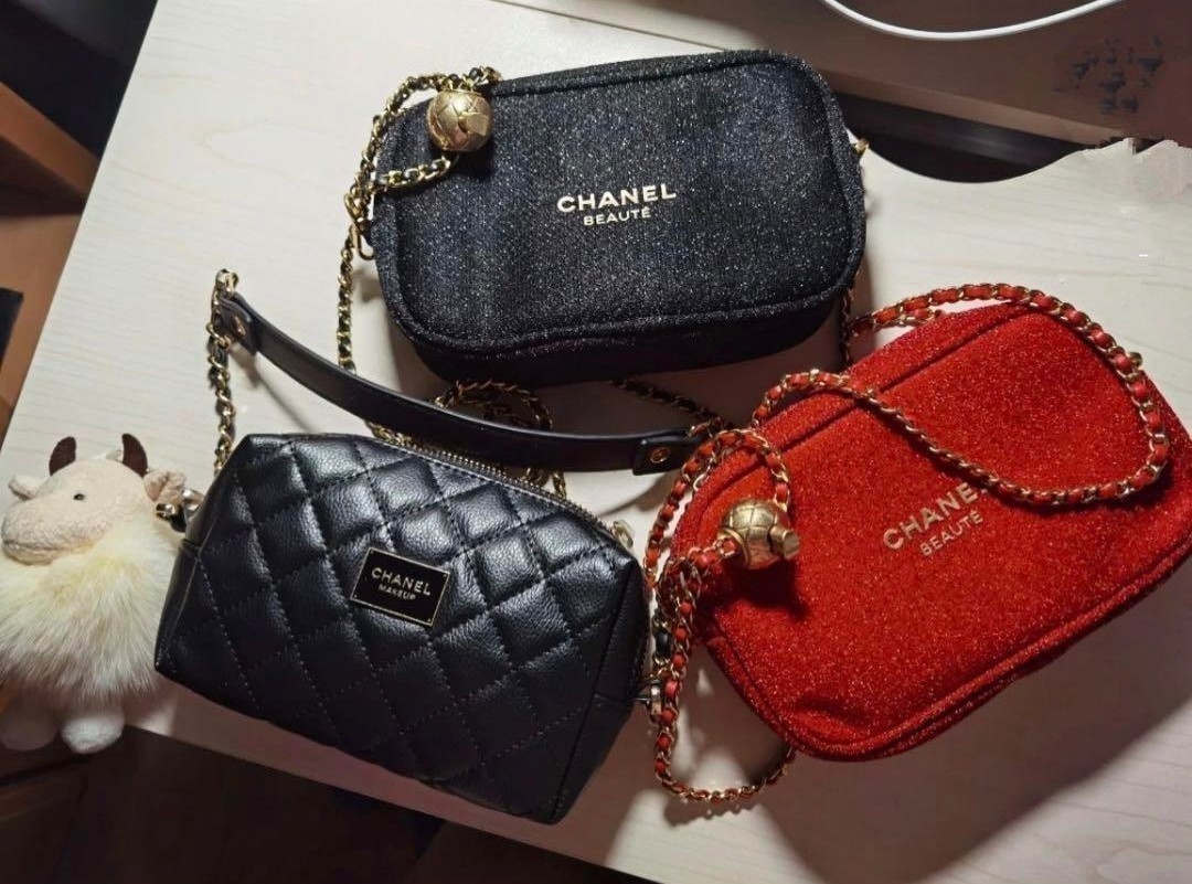 シャネル クリスマスノベルティ ポーチ ショルダー ロゴ CHANEL