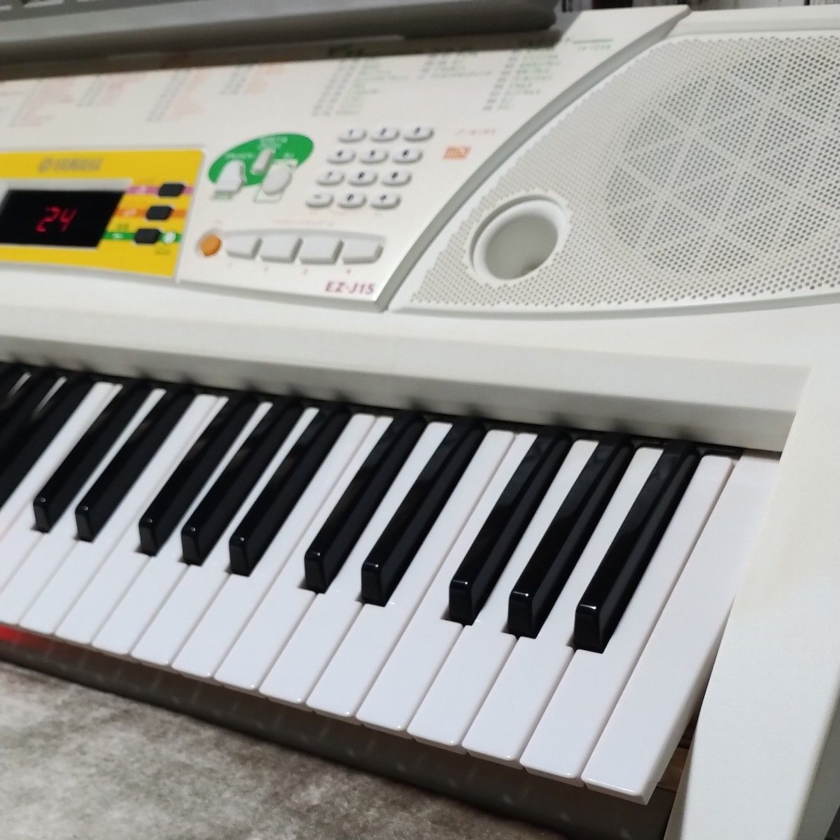 光る鍵盤】【YAMAHA】ヤマハ 電子キーボード 電子ピアノ EZ-J15