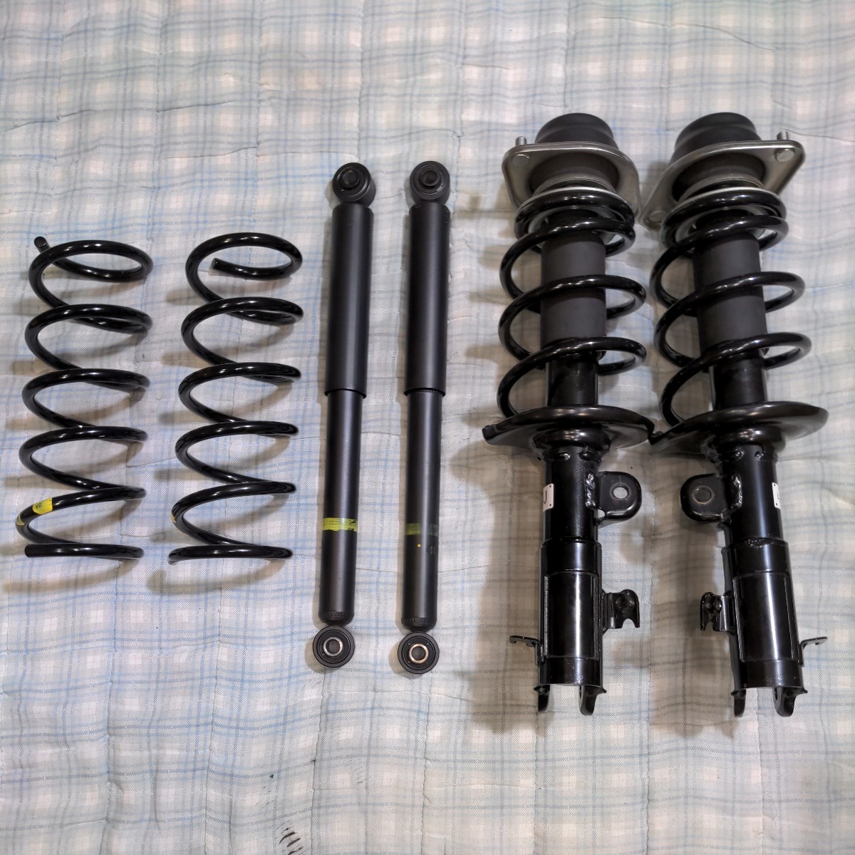 スズキSUZUKI DA17W エブリィワゴン純正品サスペンションセット 距離浅