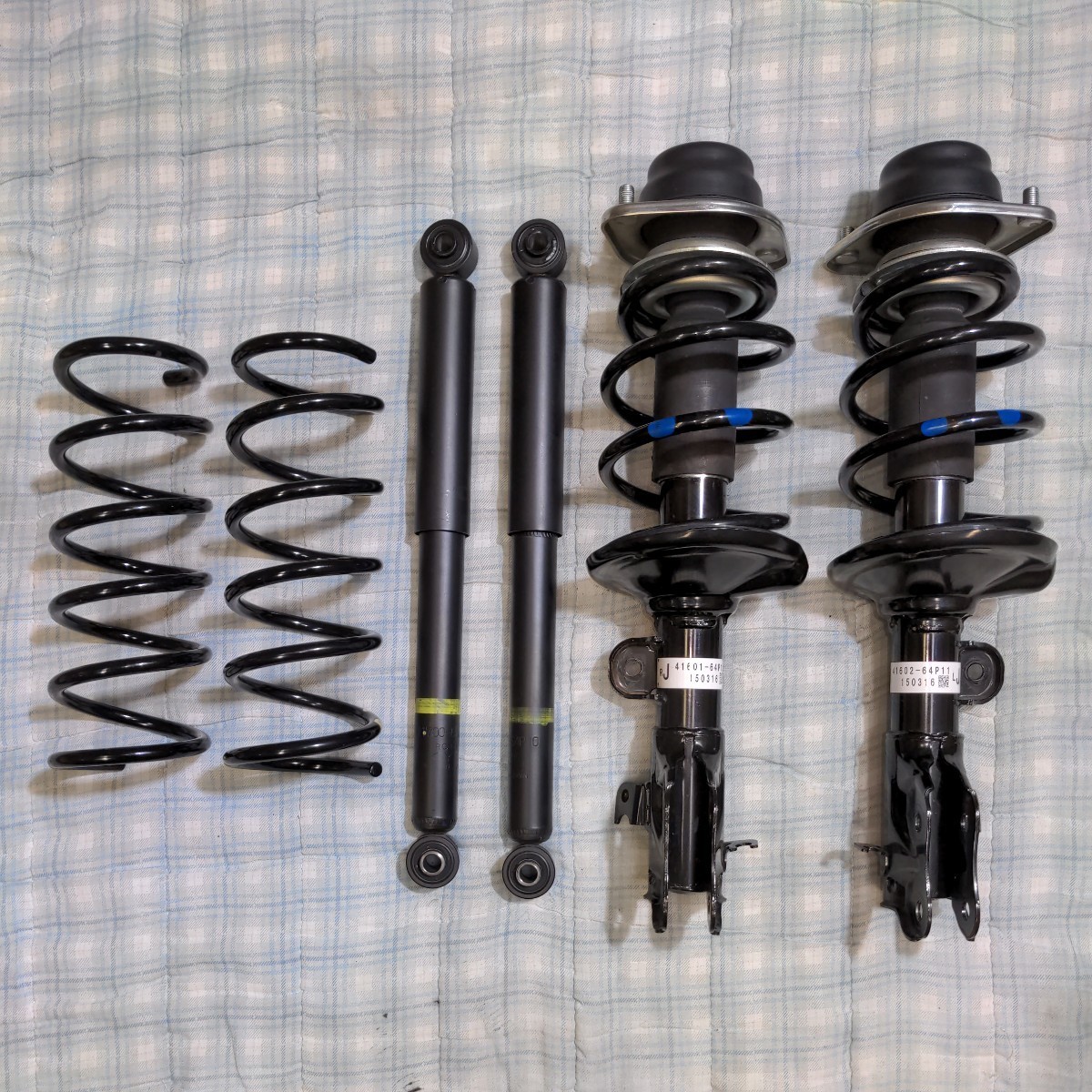 スズキSUZUKI DA17W エブリィワゴン純正品サスペンションセット 距離浅