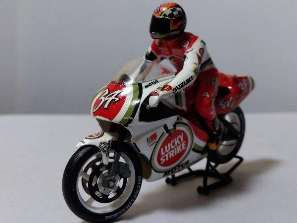 Yahoo!オークション - スズキ RGV 500 #34 ケビン シュワンツ 1/24オ