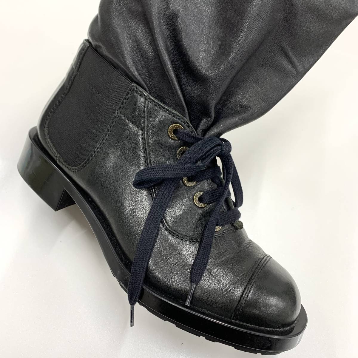 美品☆フェラガモレザー ブーツヴァラチェーン22.5☆シャネル好きな方にも