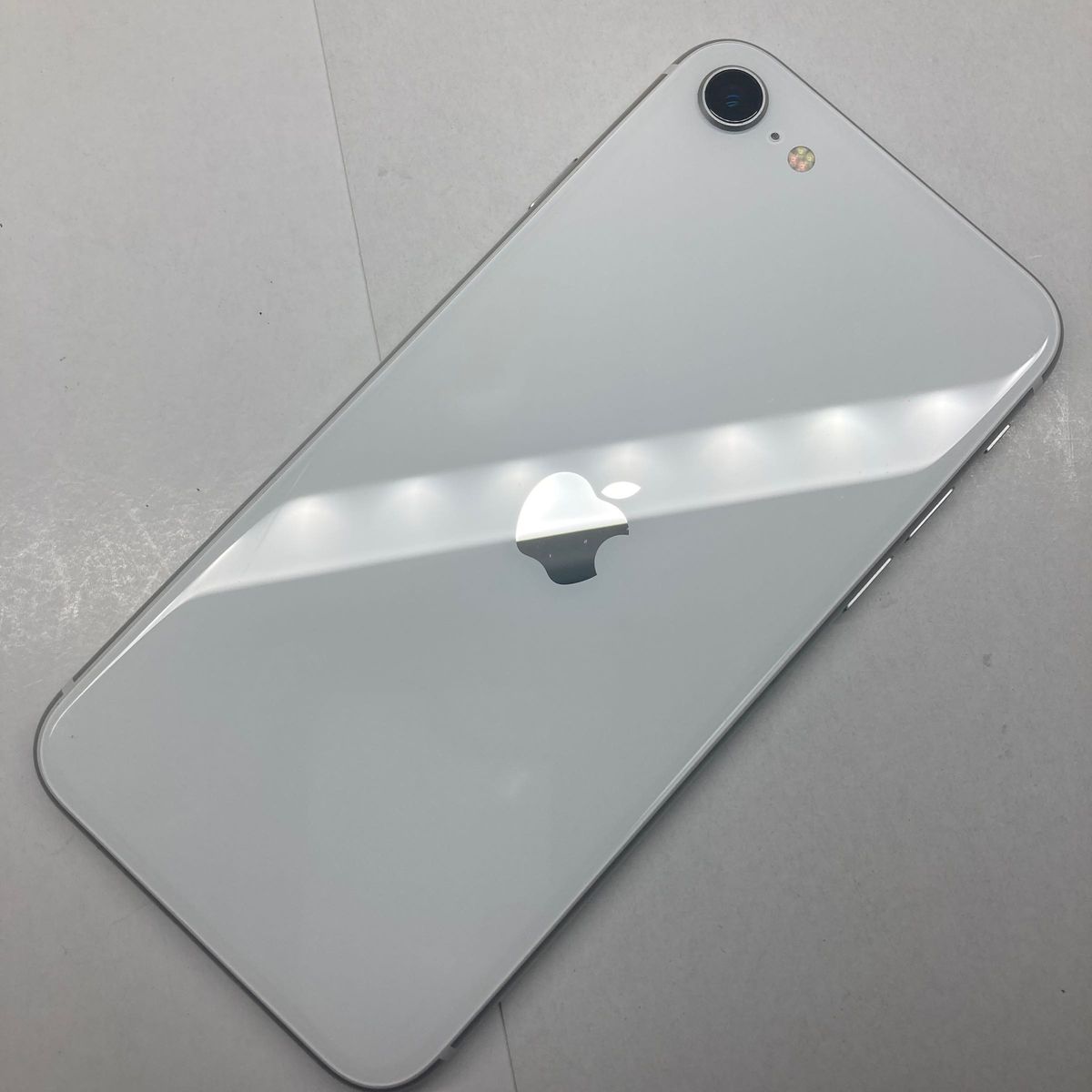 iPhone SE2 第二世代 64GB SIMフリー ホワイト バッテリー最大容量86