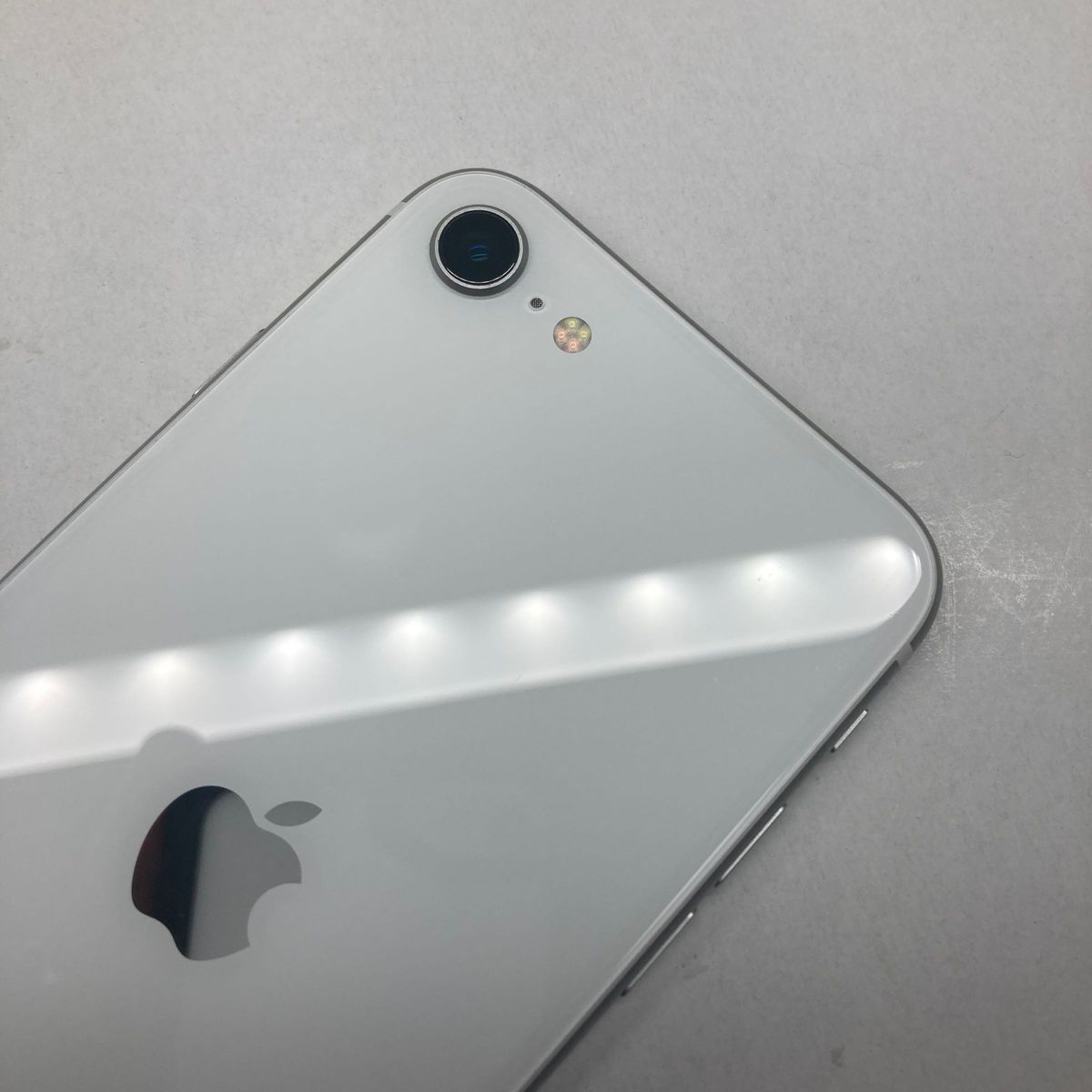 iPhone SE2 第二世代 64GB SIMフリー ホワイト バッテリー最大容量86