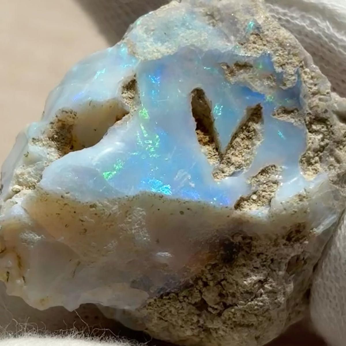 高品質 《 大きい エチオピアオパール 原石 ブルー系 》 鉱物 オパール