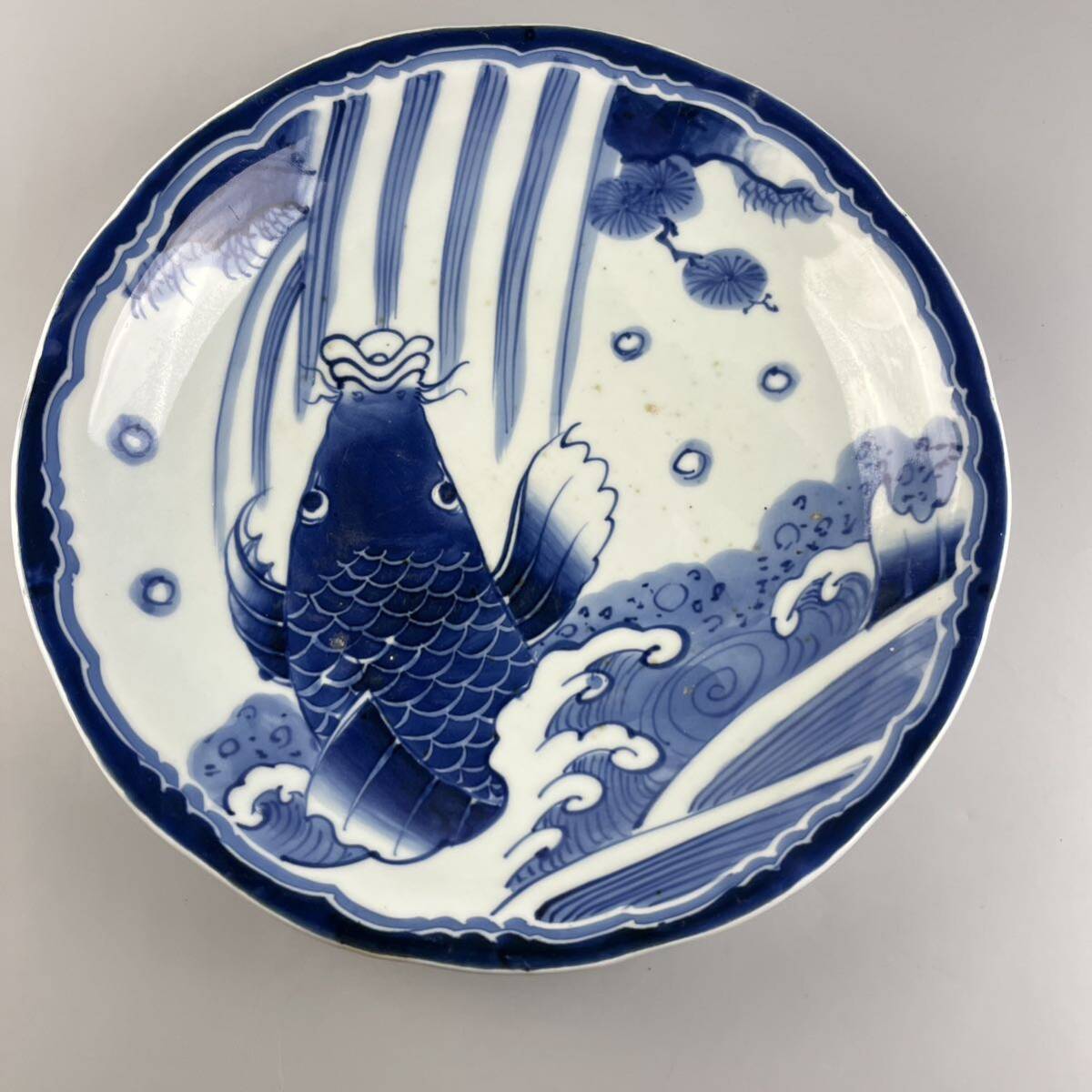 Yahoo!オークション - 古美術 古伊万里 染付 鯉の図 時代 丸皿 骨董 皿